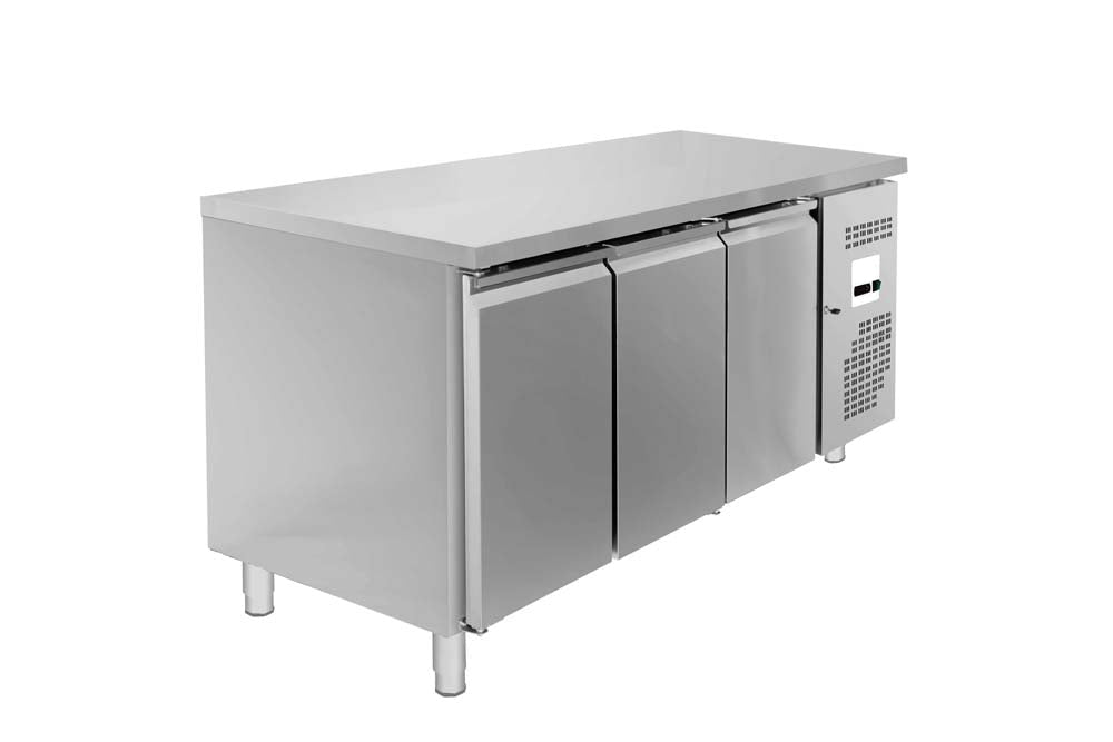 GASTRO&CO. ECOLINE 700 Kühltisch 3-türig - 415 l