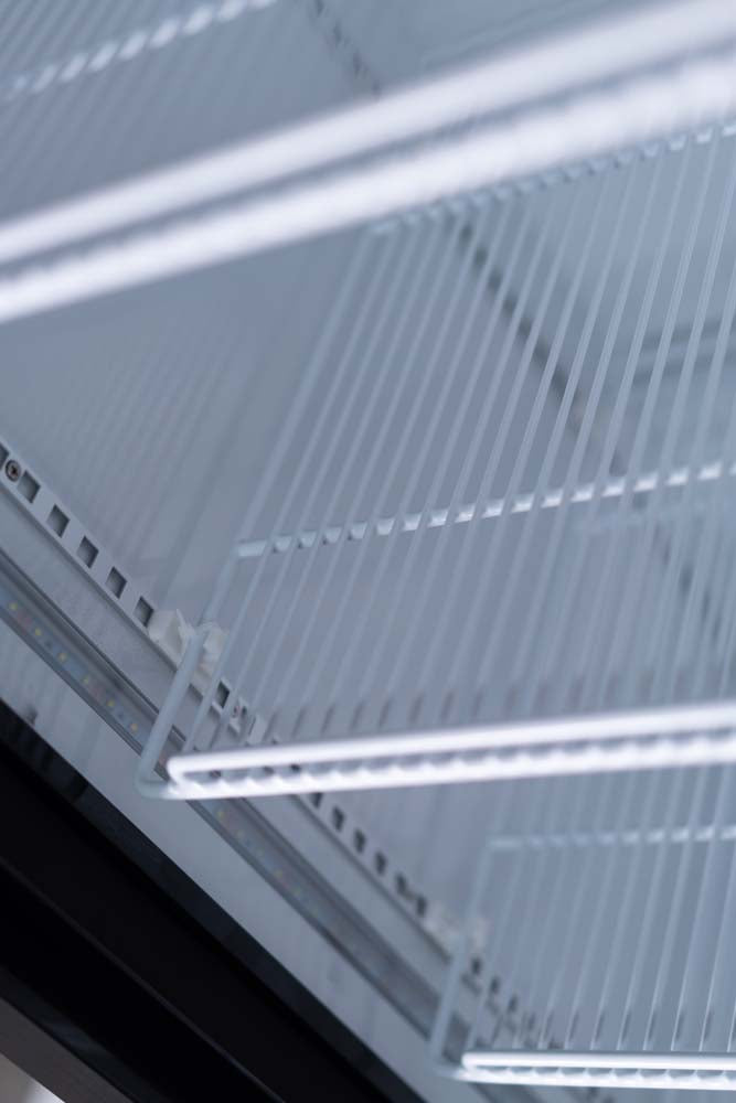 GASTRO&CO. ECOLINE Getränkekühlschrank 260 l mit Leuchtaufsatz (230V)